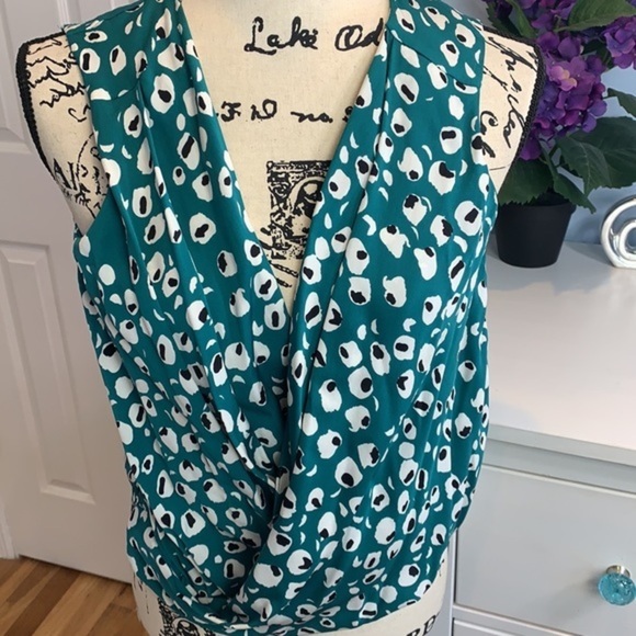 DVF New Issie Two Silk Sleeveless Top NWT - Picture 4 of 11